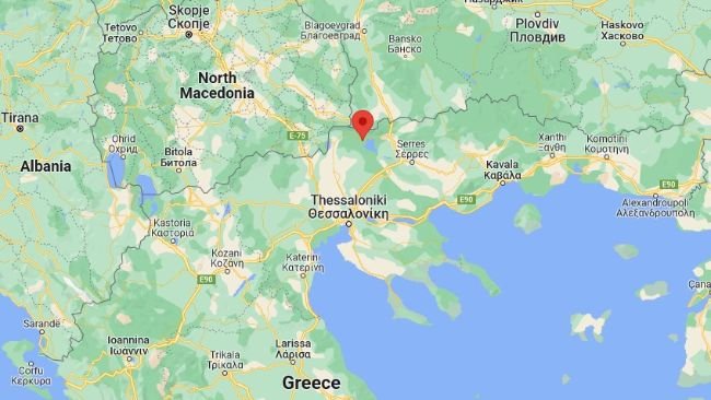 A granja afetada situa-se no distrito municipal de Livadia, município de Sintiki, unidade regional de Serres, dentro da zona I de vigilância reforçada.