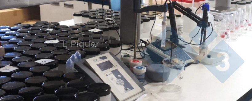 Foto 2.A composi&ccedil;&atilde;o do dejeto&nbsp;foi analisada e foram realizados testes in vitro para determinar as emiss&otilde;es potenciais de am&ocirc;nia e metano.
