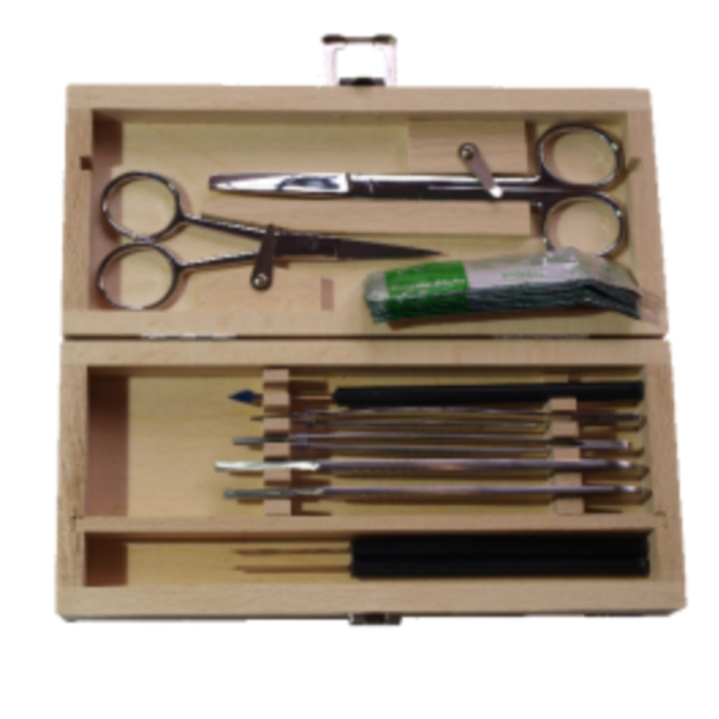 Zestaw do sekcji zwłok z 10 instrumentami. Drewniane etui.